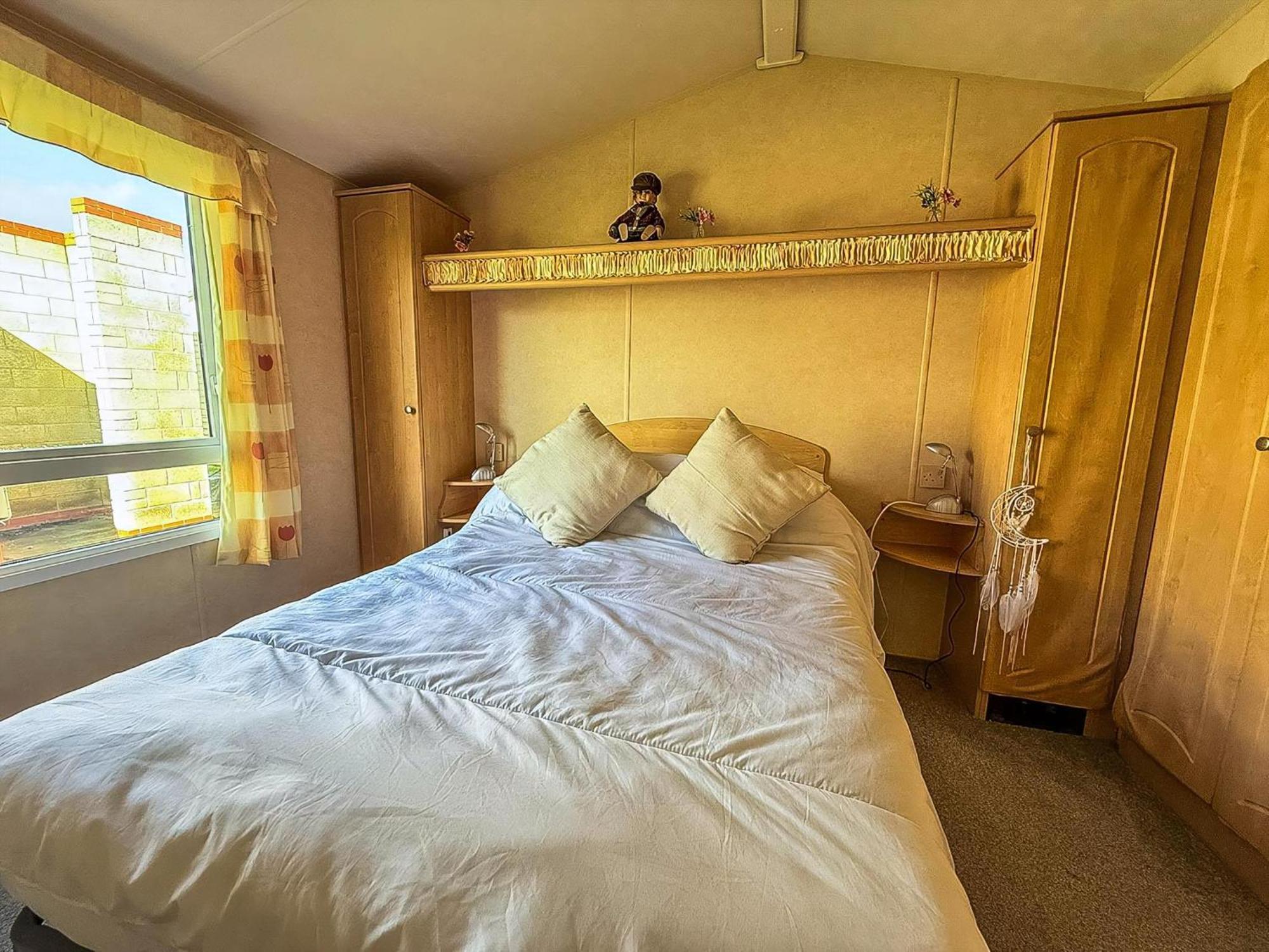 Lovely 6 Berth Caravan At Naze Marine Holiday Park In Essex Ref 17003C Уолтон-он-Наз Экстерьер фото