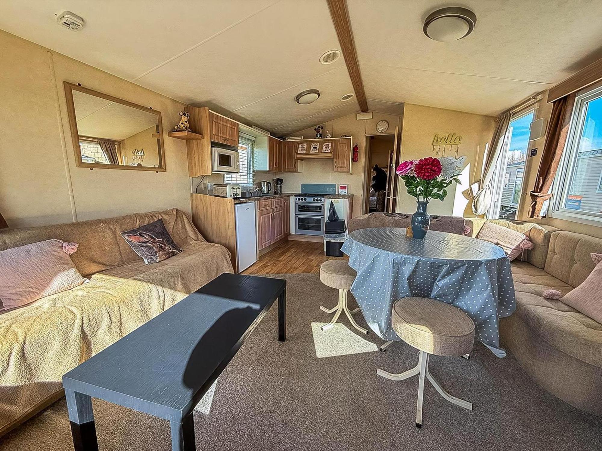Lovely 6 Berth Caravan At Naze Marine Holiday Park In Essex Ref 17003C Уолтон-он-Наз Экстерьер фото